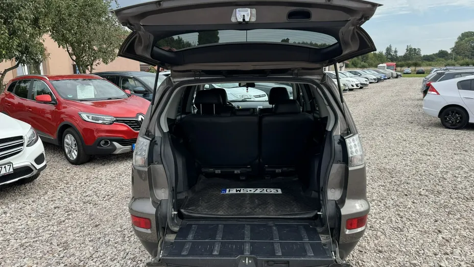 MITSUBISHI Outlander -
