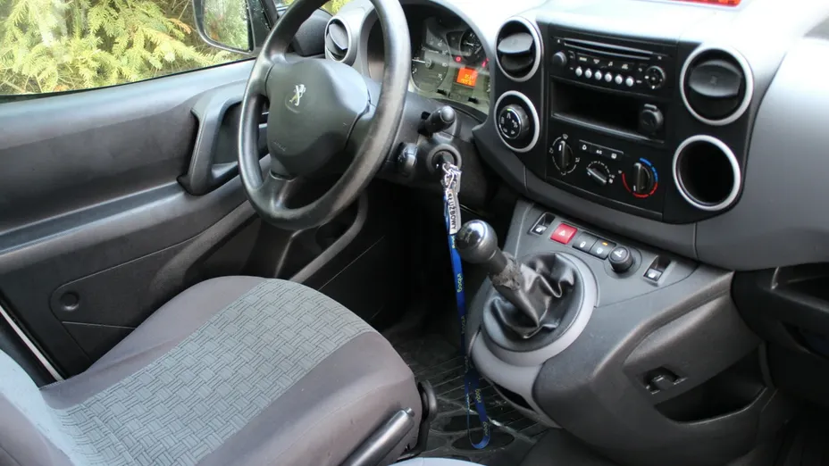 PEUGEOT Partner -