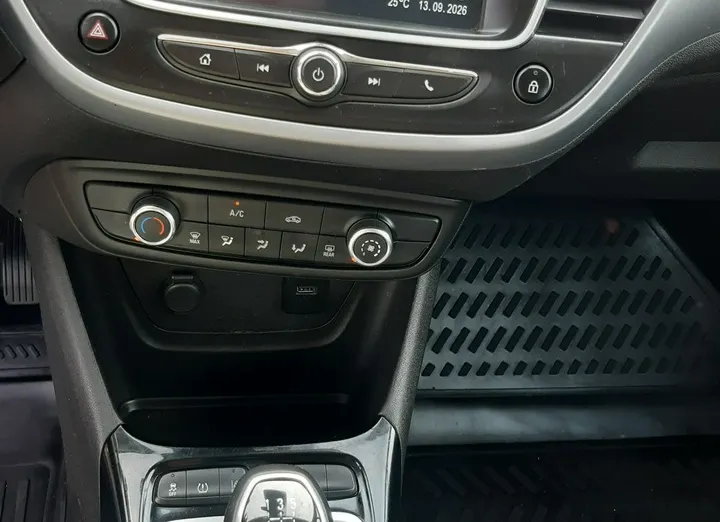 OPEL Crossland X -