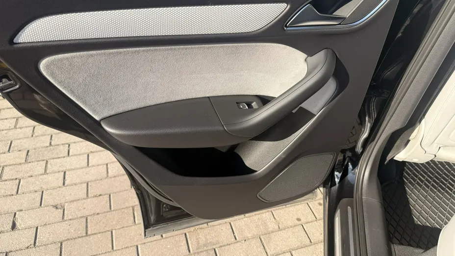 AUDI Q3 -