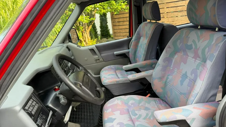 VOLKSWAGEN Multivan -