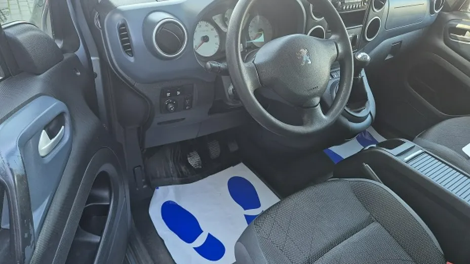 PEUGEOT Partner -