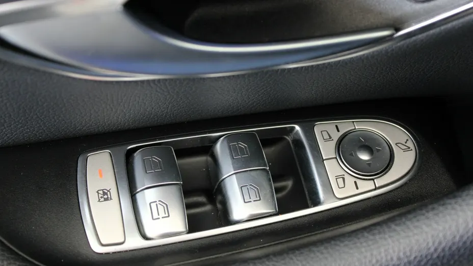 MERCEDES-BENZ E Klasa -