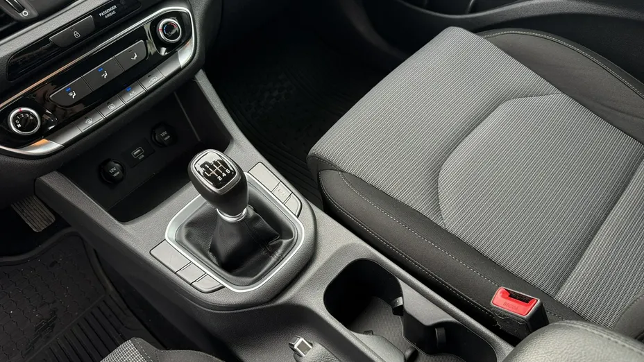 HYUNDAI i30 -