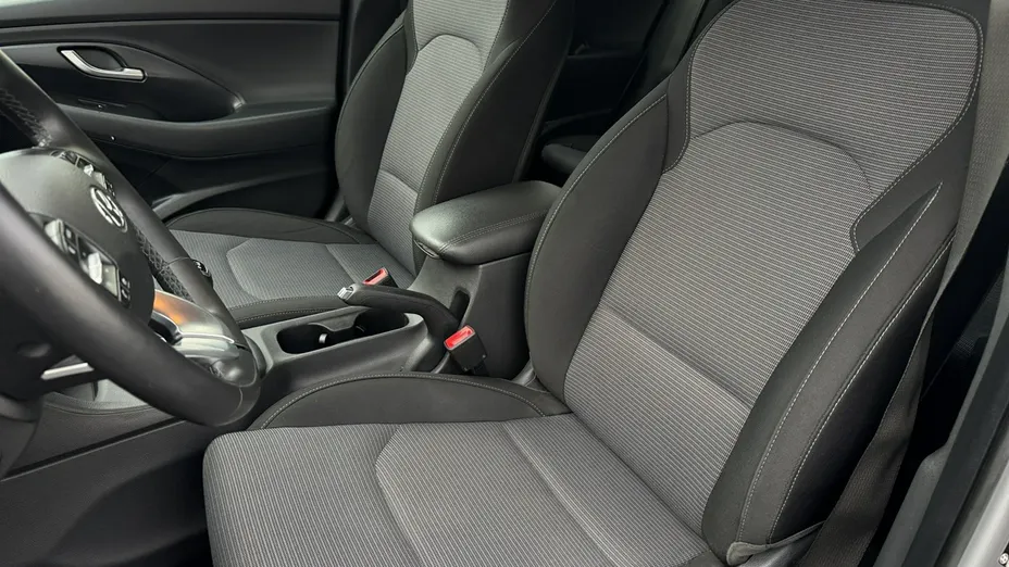 HYUNDAI i30 -