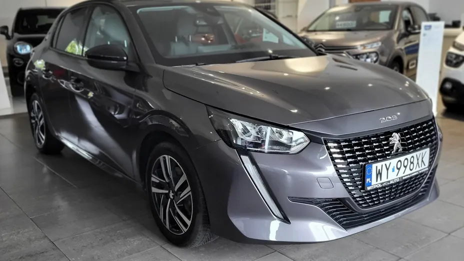 PEUGEOT 208 -