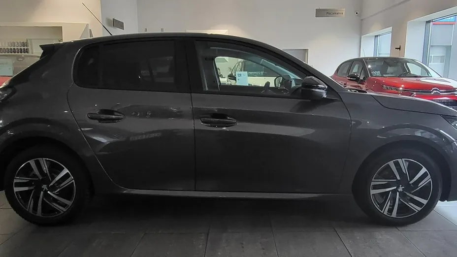PEUGEOT 208 -