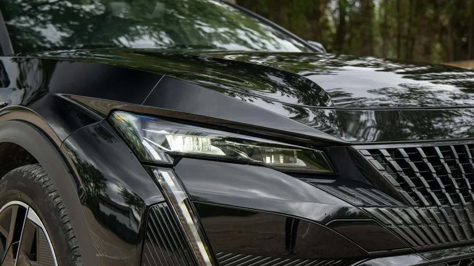 PEUGEOT 408 -