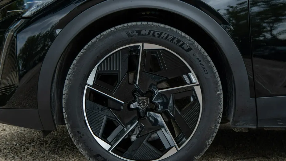 PEUGEOT 408 -