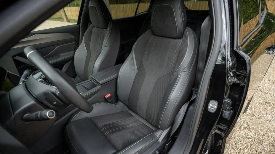 PEUGEOT 408 -