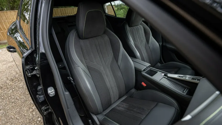 PEUGEOT 408 -