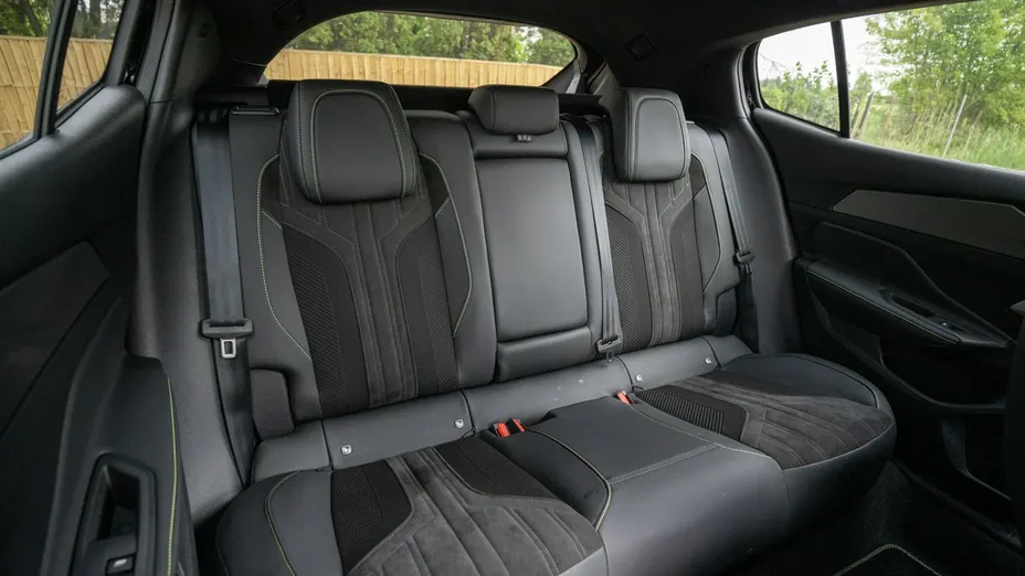 PEUGEOT 408 -