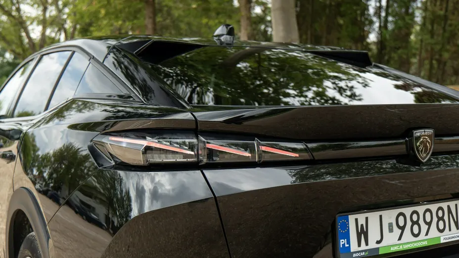PEUGEOT 408 -