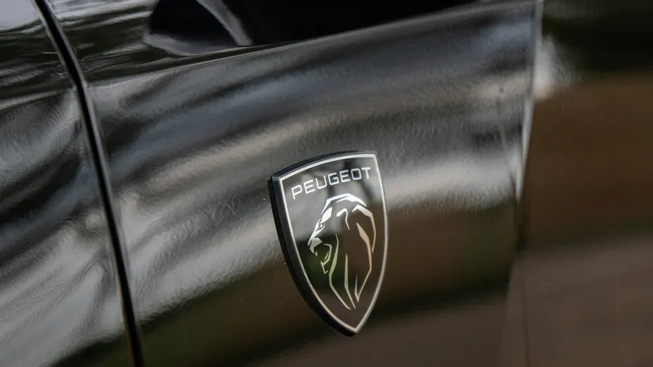 PEUGEOT 408 -