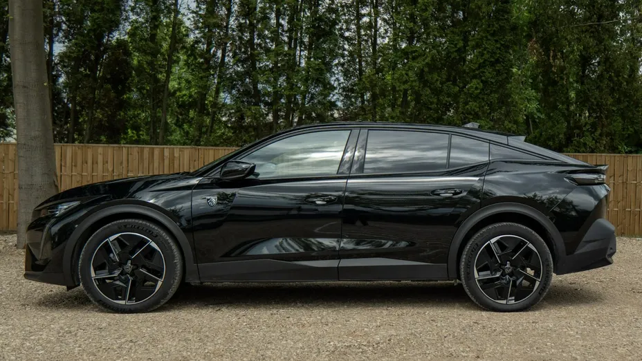 PEUGEOT 408 -