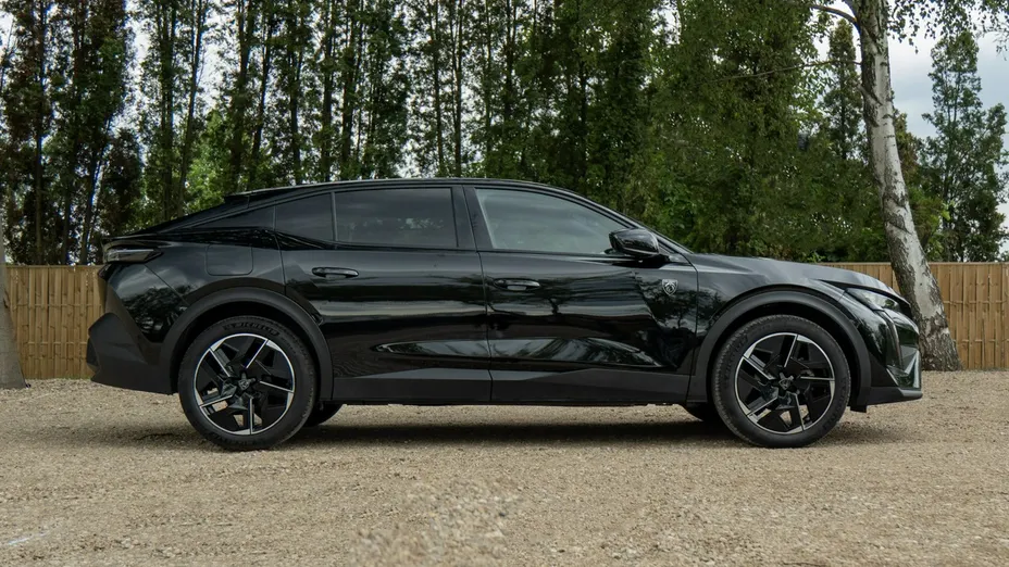 PEUGEOT 408 -