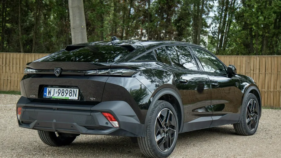 PEUGEOT 408 -