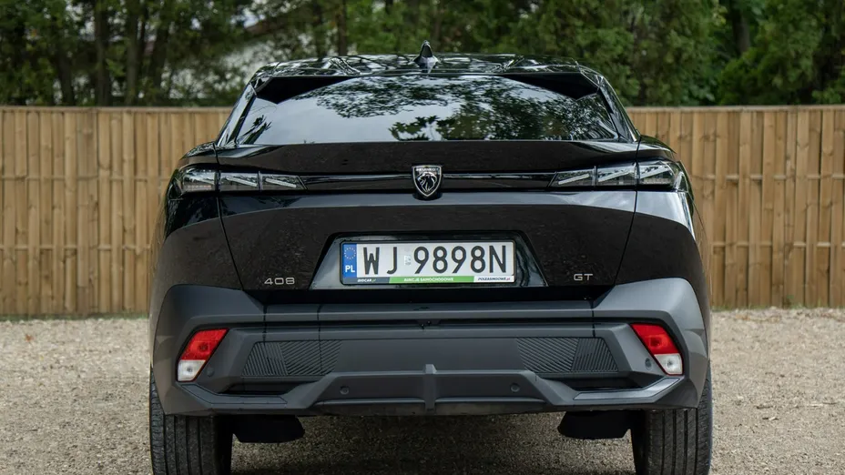 PEUGEOT 408 -