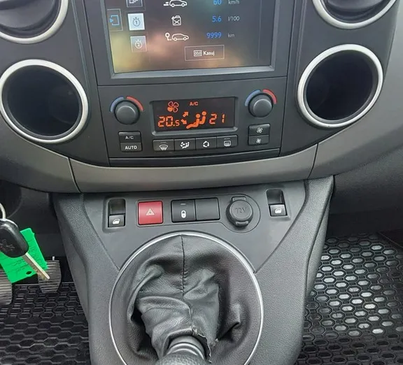 PEUGEOT Partner -