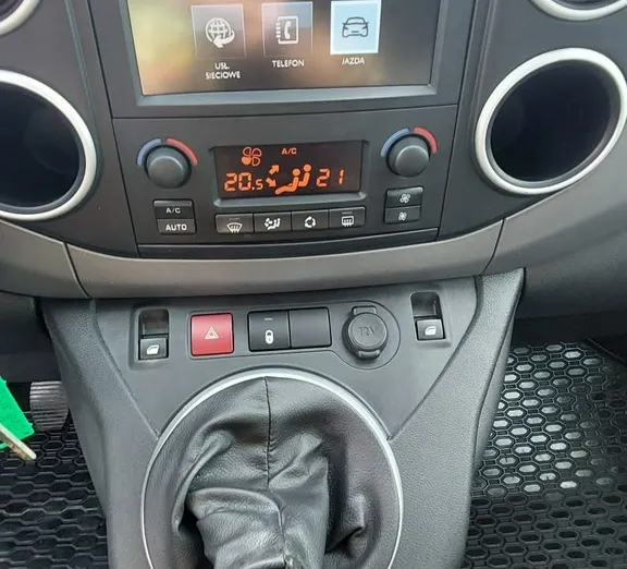 PEUGEOT Partner -