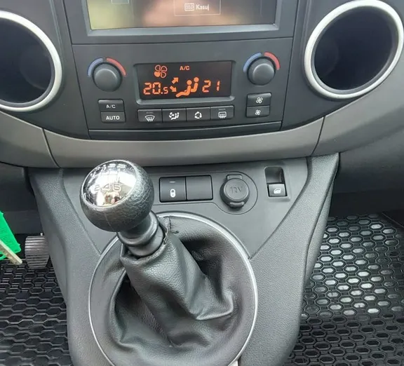PEUGEOT Partner -