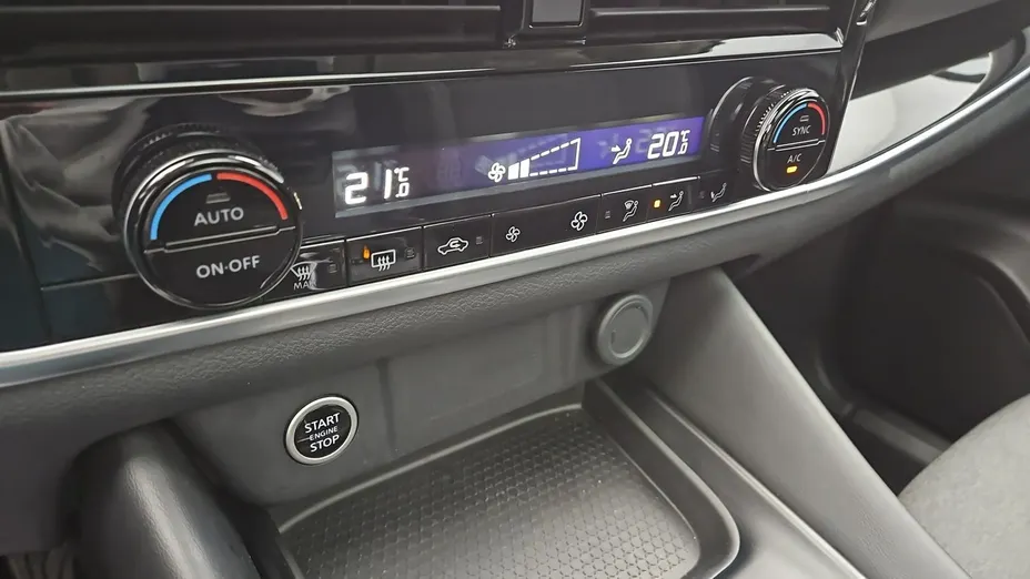 NISSAN Qashqai -