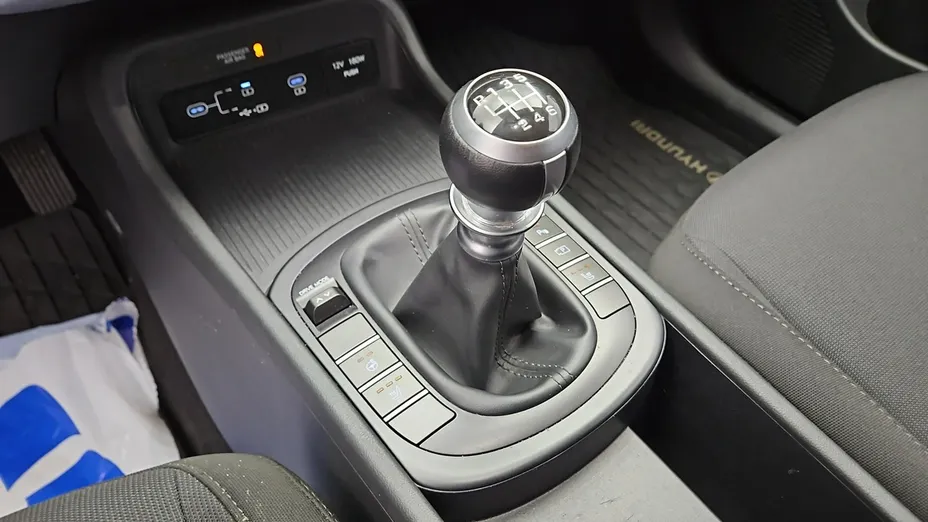 HYUNDAI Kona -