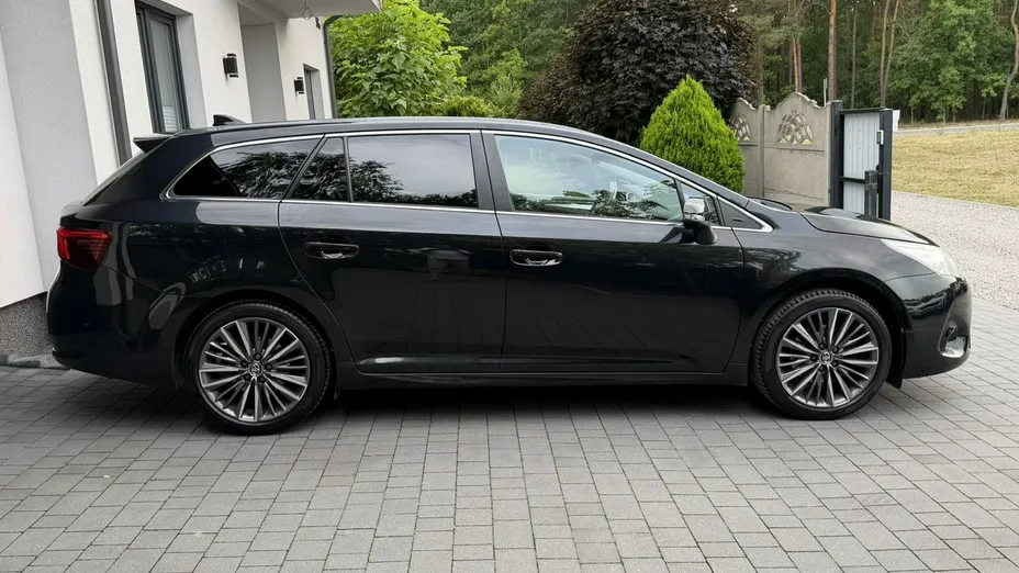 TOYOTA Avensis -