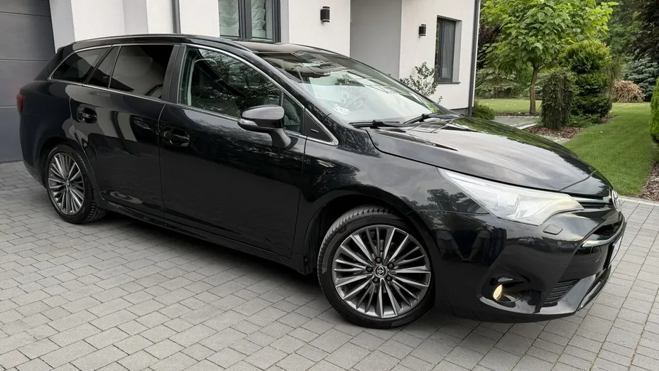 TOYOTA Avensis -