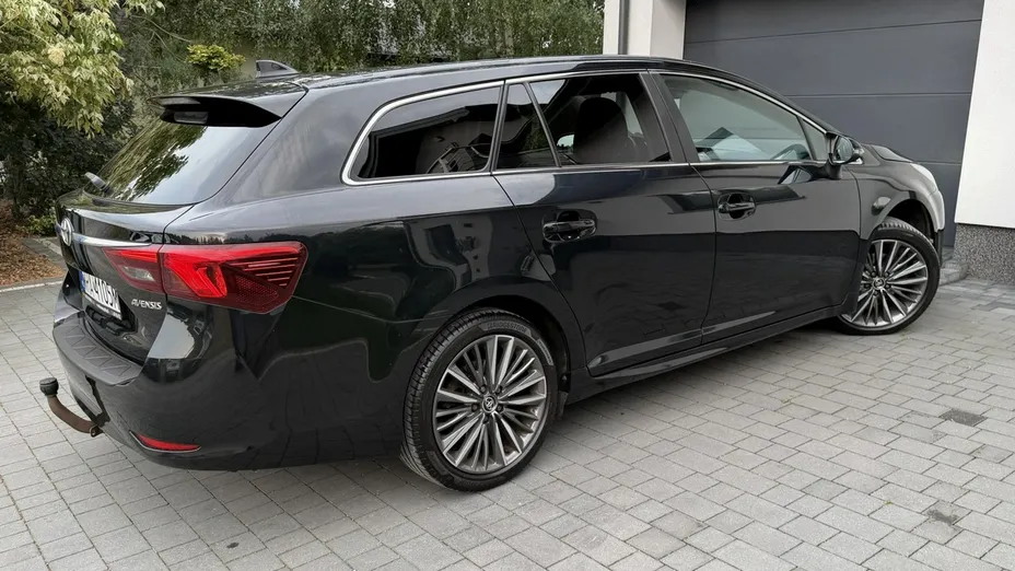 TOYOTA Avensis -
