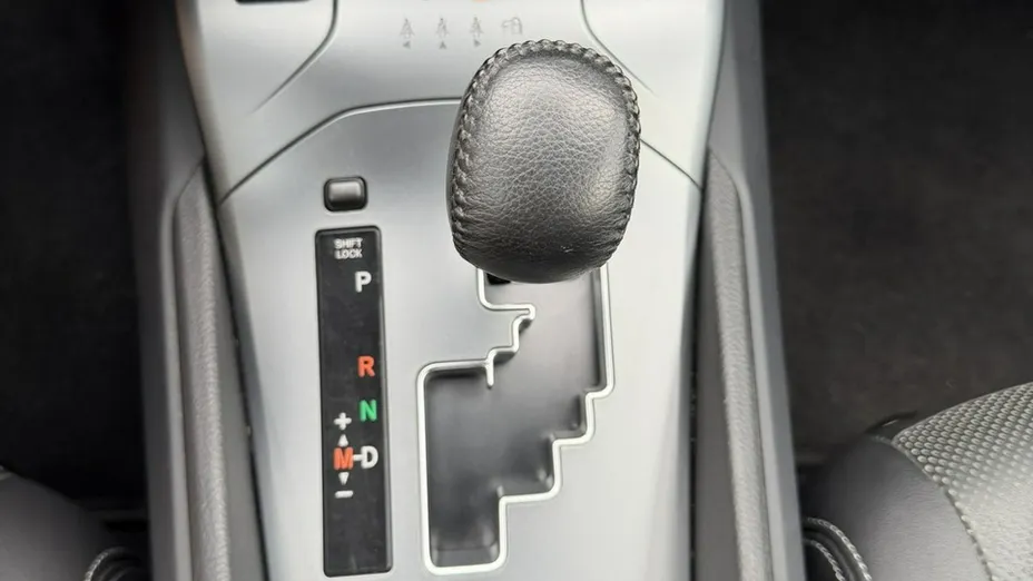 TOYOTA Avensis -