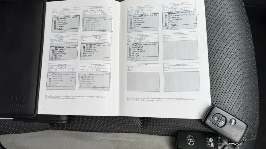 TOYOTA Avensis -