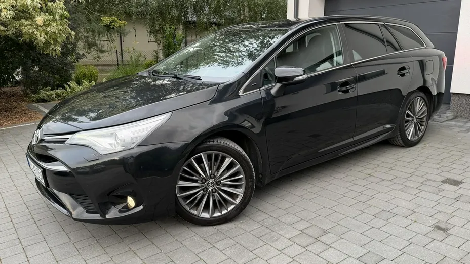 TOYOTA Avensis -
