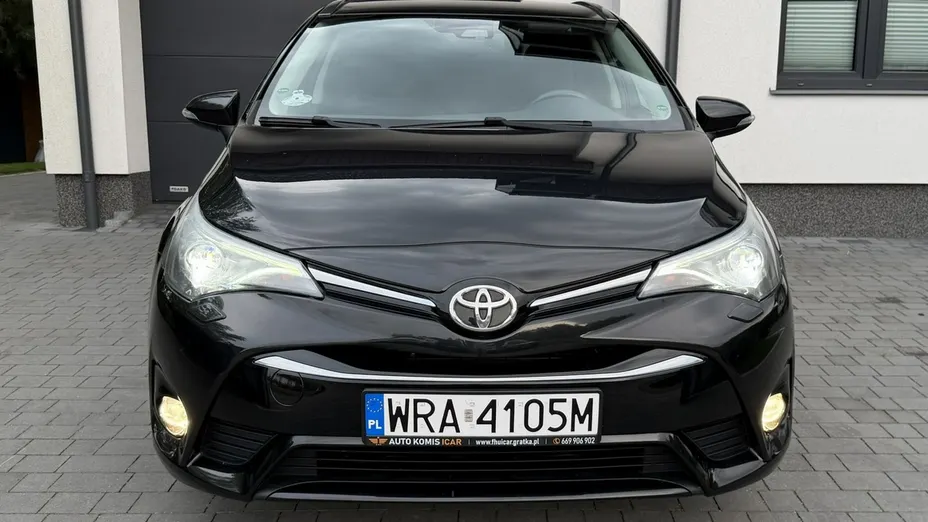 TOYOTA Avensis -