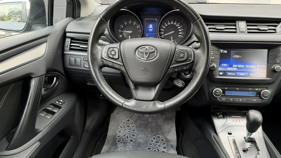 TOYOTA Avensis -