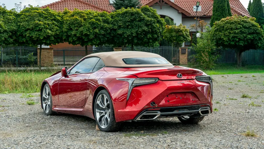 LEXUS LC -