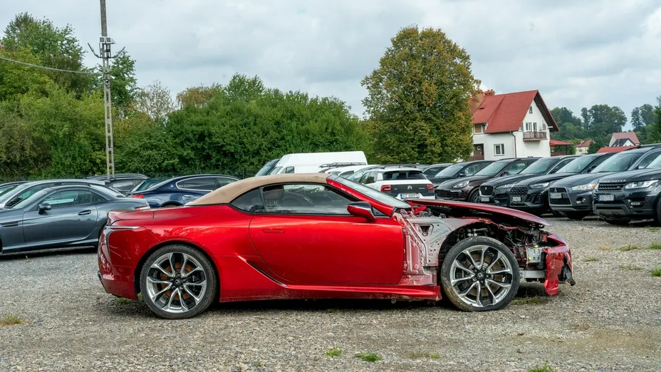 LEXUS LC -