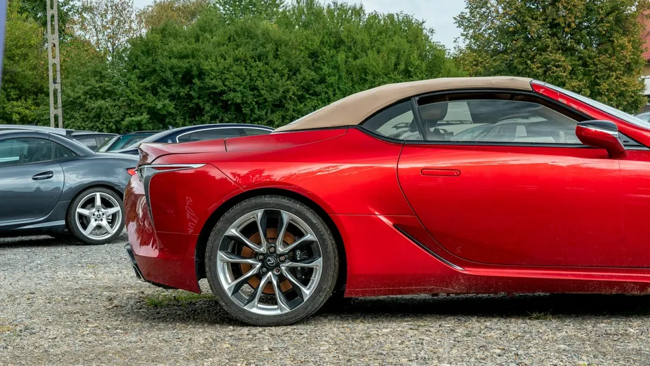 LEXUS LC -