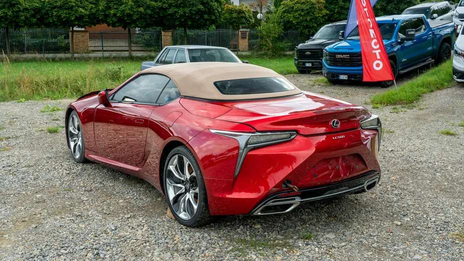 LEXUS LC -