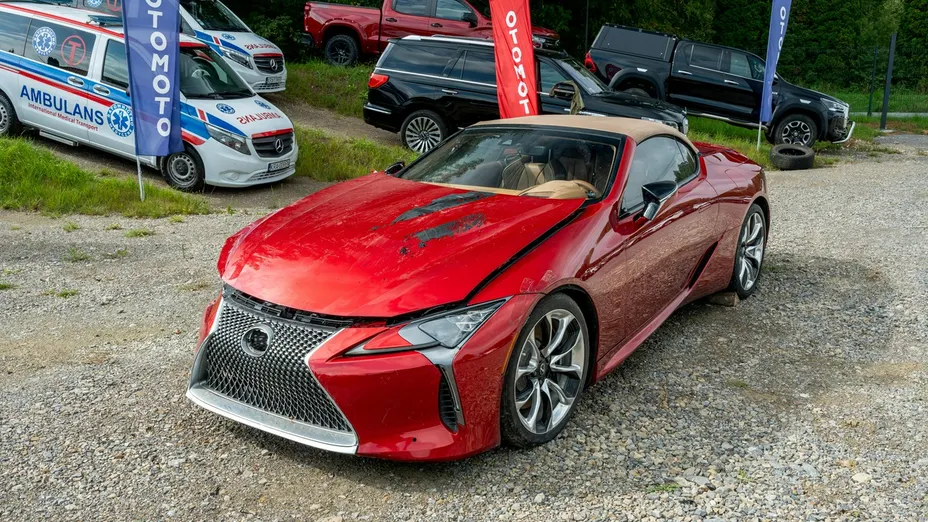 LEXUS LC -
