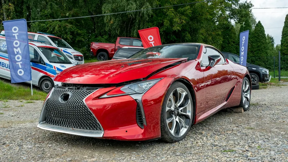 LEXUS LC -