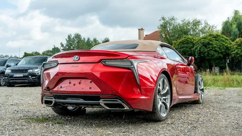 LEXUS LC -