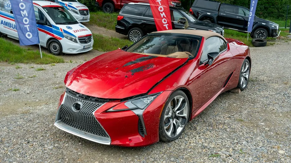 LEXUS LC -