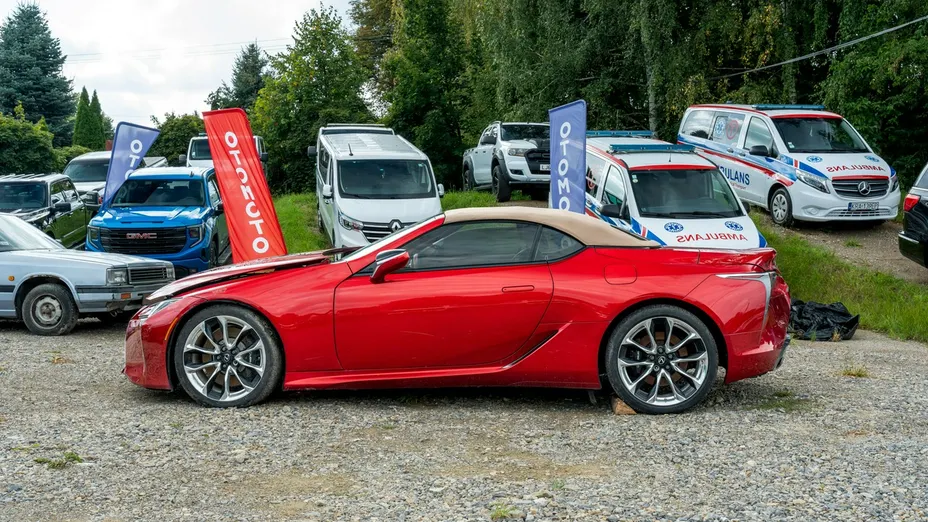 LEXUS LC -