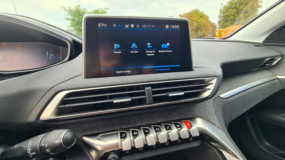 PEUGEOT 3008 -