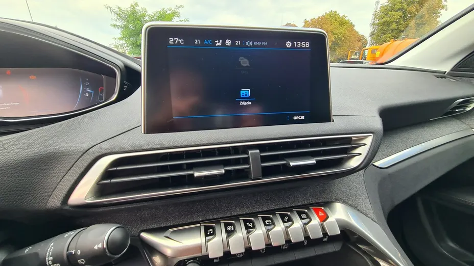 PEUGEOT 3008 -