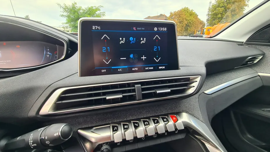 PEUGEOT 3008 -