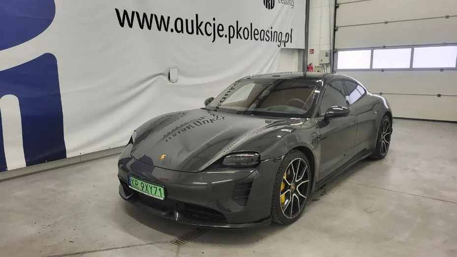 PORSCHE Taycan -