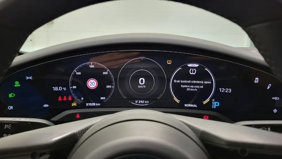 PORSCHE Taycan -