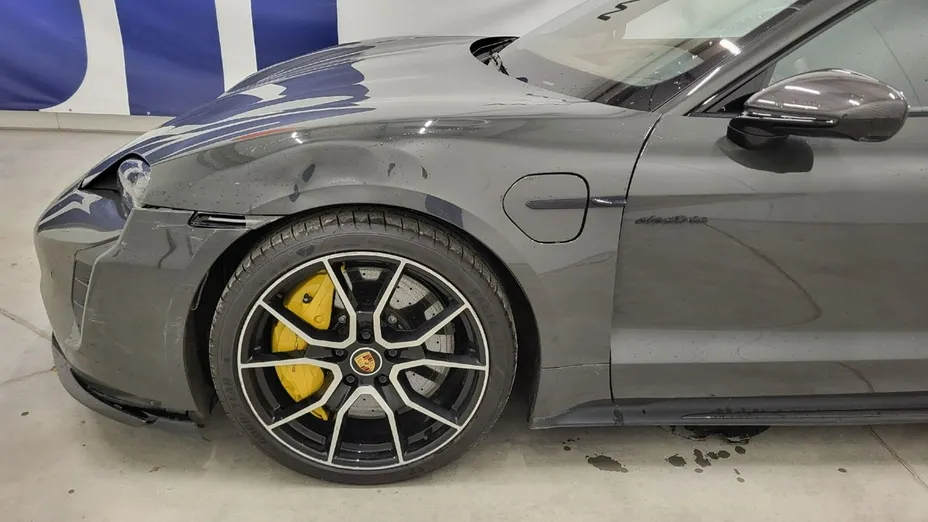PORSCHE Taycan -